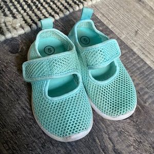 Cat and jack toddler water shoes size 5